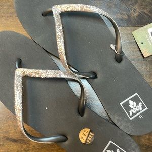 Reef Stargazer flip flops. Color is grey/multi
